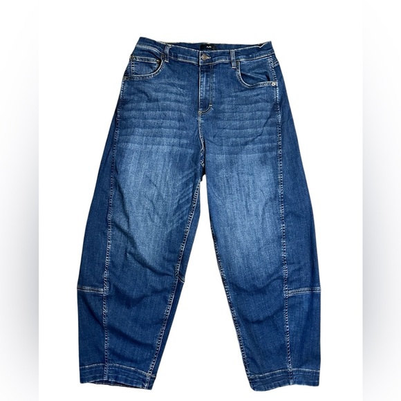 Ruti Barrel Leg Jeans - Picture 3 of 8